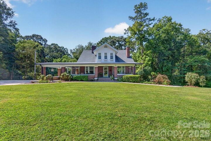 Property Photo:  1035 S Belvedere Avenue  NC 28054 