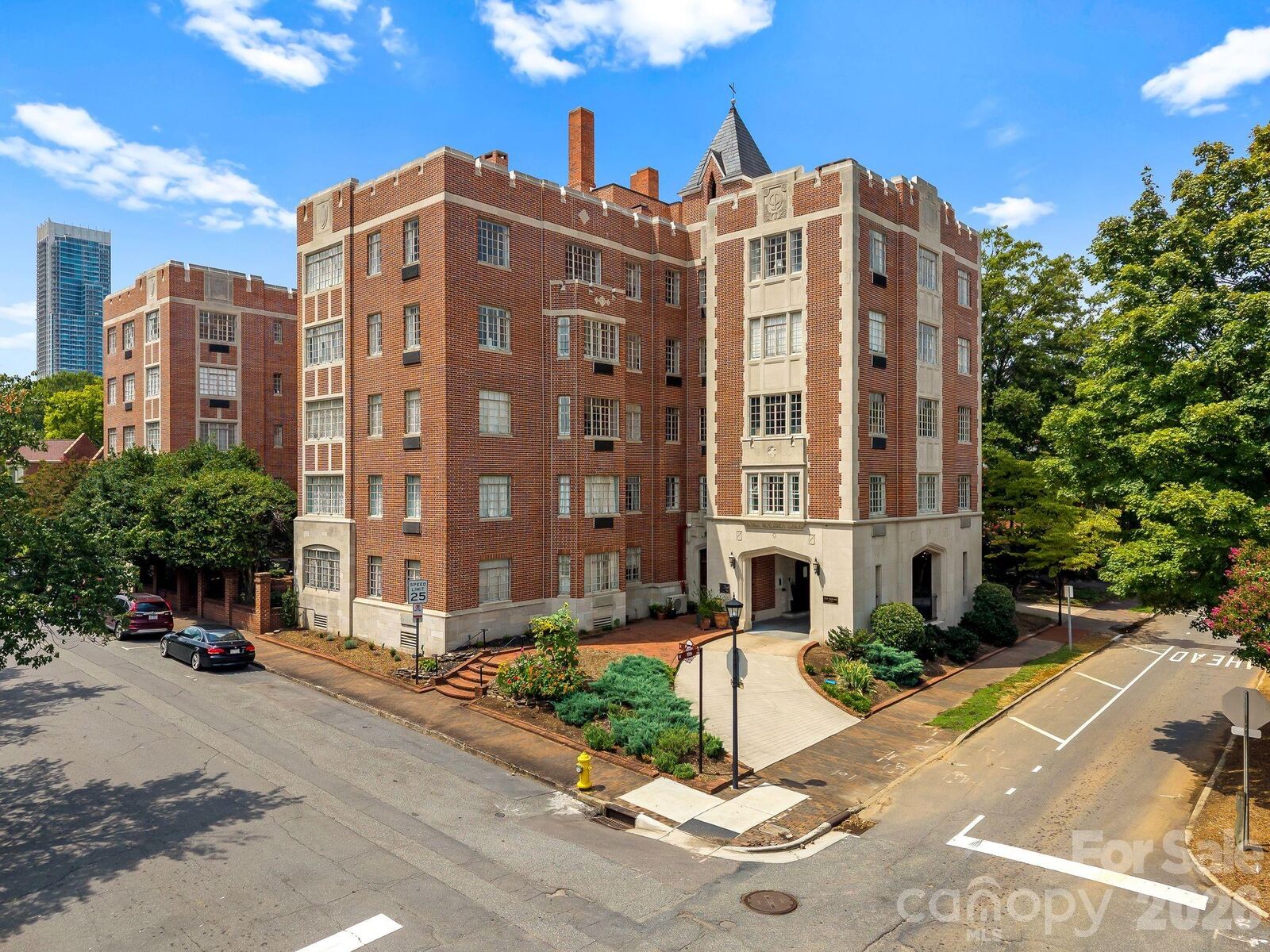 Property Photo:  301 W 10th Street 407  NC 28202 