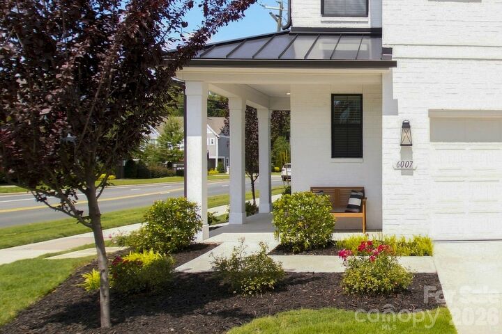 Property Photo:  6007 Mariemont Circle  NC 28226 