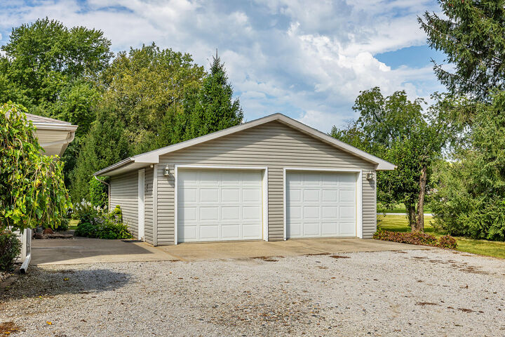 Property Photo:  6365 510th Avenue  IA 50014 