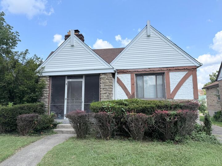 Property Photo:  1812 Larchwood Place  OH 45237 