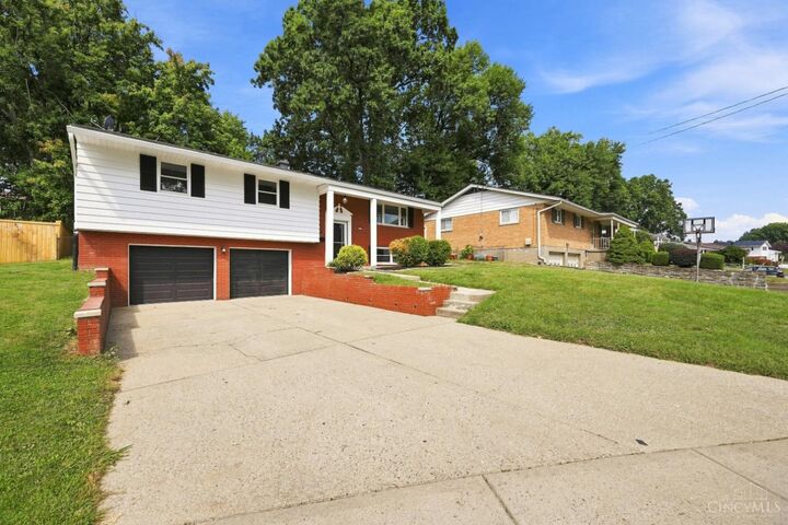 Property Photo: 3253 Bellacre Court OH 45248