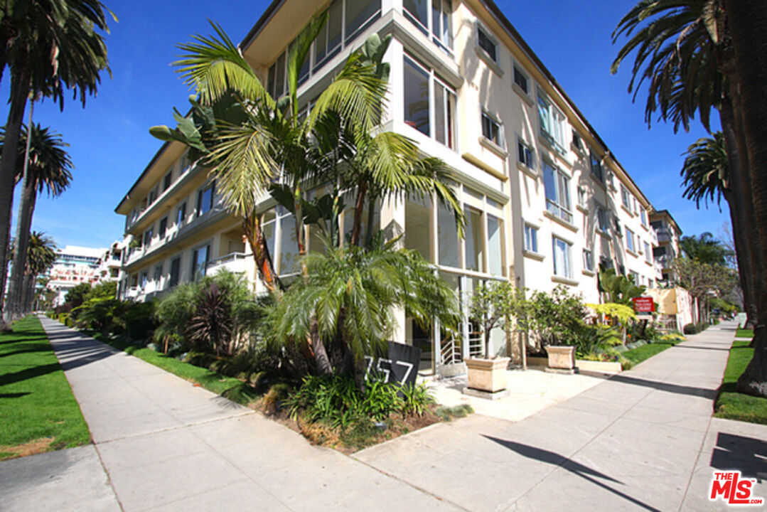 Property Photo:  757 Ocean Ave, Unit 314  CA 90402 