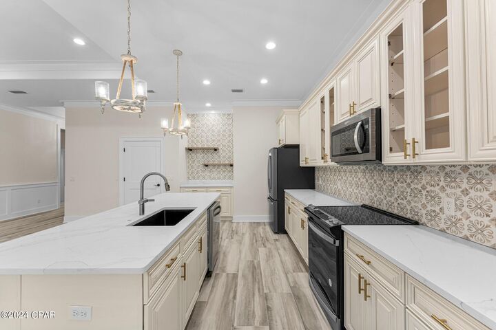 Property Photo: 237 N Wells Street FL 32413