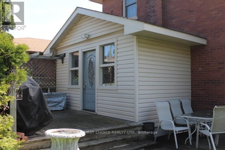 Property Photo:  310 Algoma Street North  ON P7A 5A9 