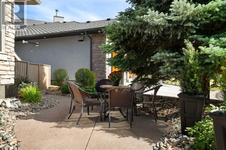 Property Photo:  28 Edgepark Mews Northwest  AB T3A 4G3 