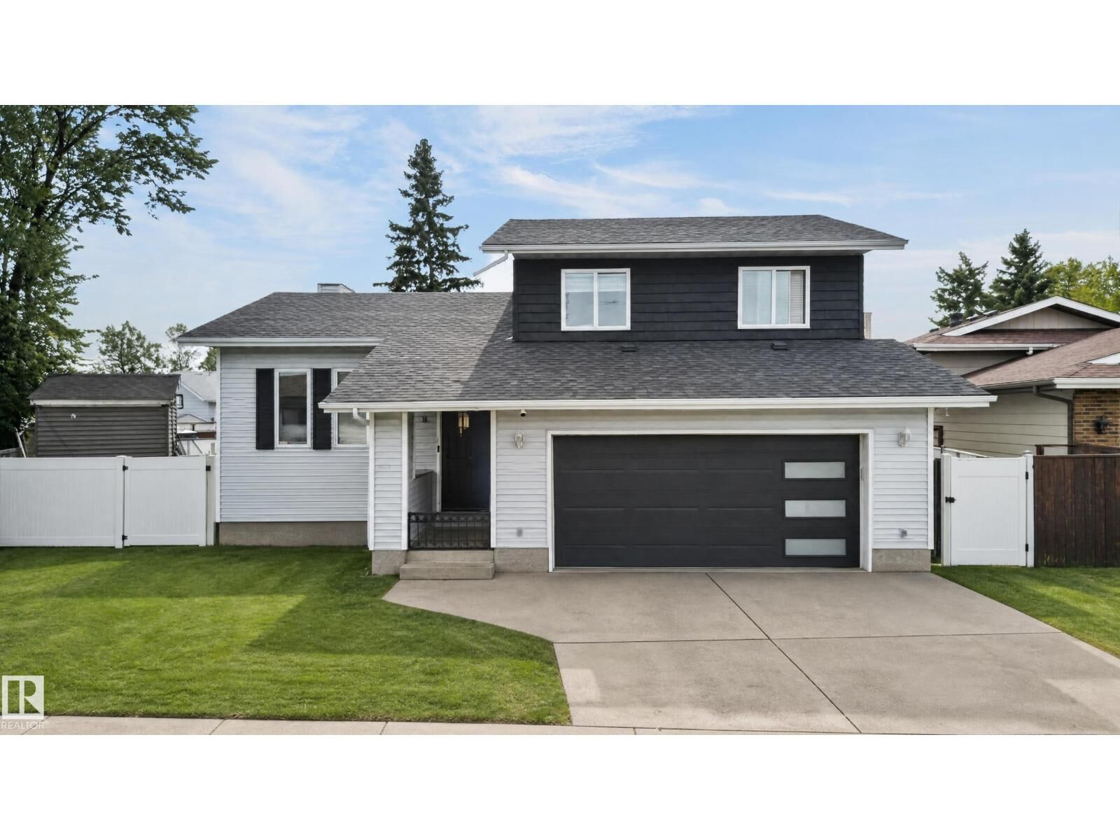 Property Photo:  17103 92 St NW  AB T5Z 2N1 