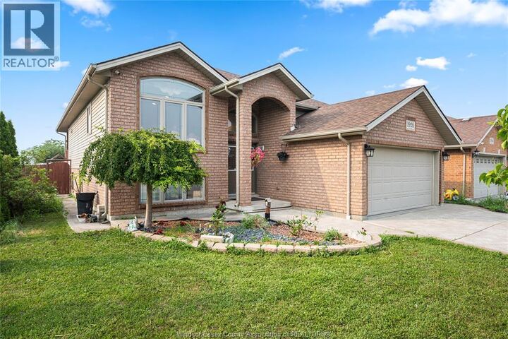 Property Photo:  1920 Manitoba Street  ON N9B 3H8 