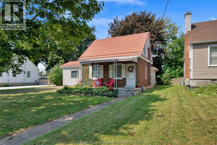 Property Photo:  17 Willowmac Avenue  ON N7M 1Z1 