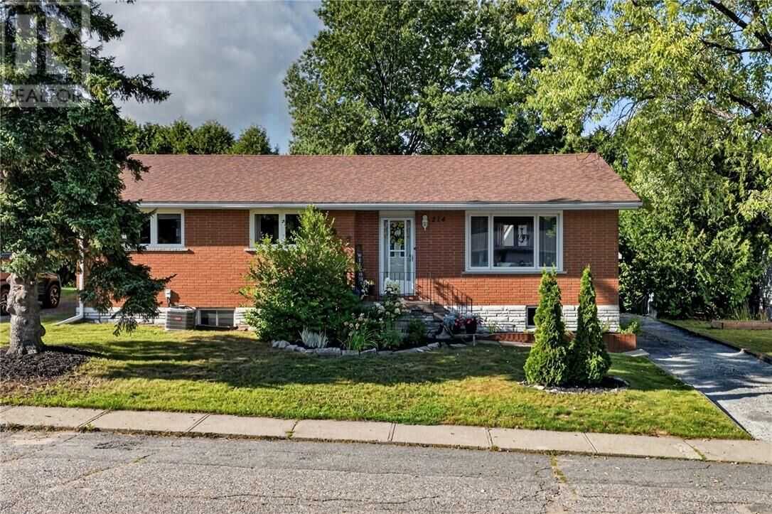 Property Photo:  214 First Avenue  ON P3Y 1M2 