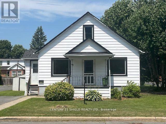 Property Photo:  513 Fourth Street East  ON K6H 2J7 