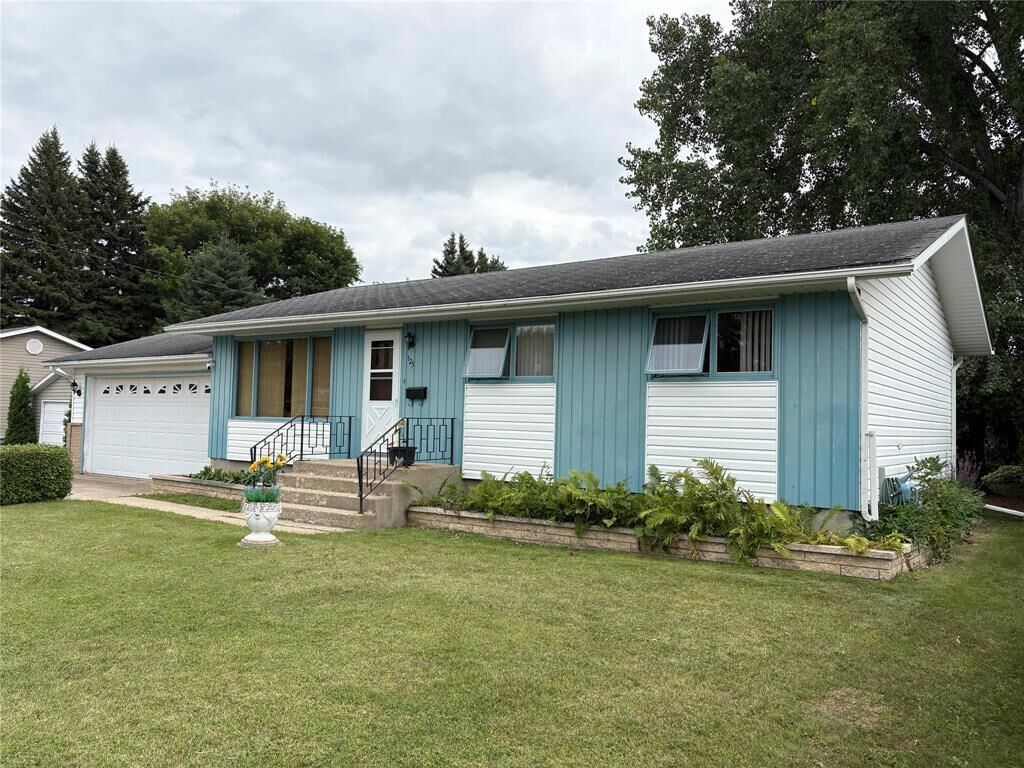 Property Photo:  125 Dunfield Avenue  MB R7N 0P1 