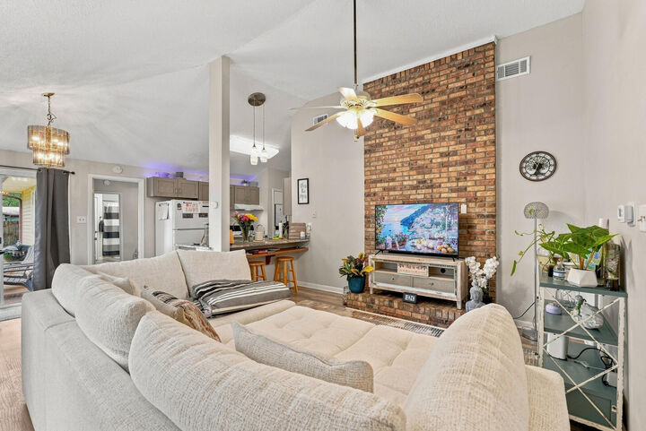 Property Photo: 512 NW Parkview Road A &Amp B FL 32547