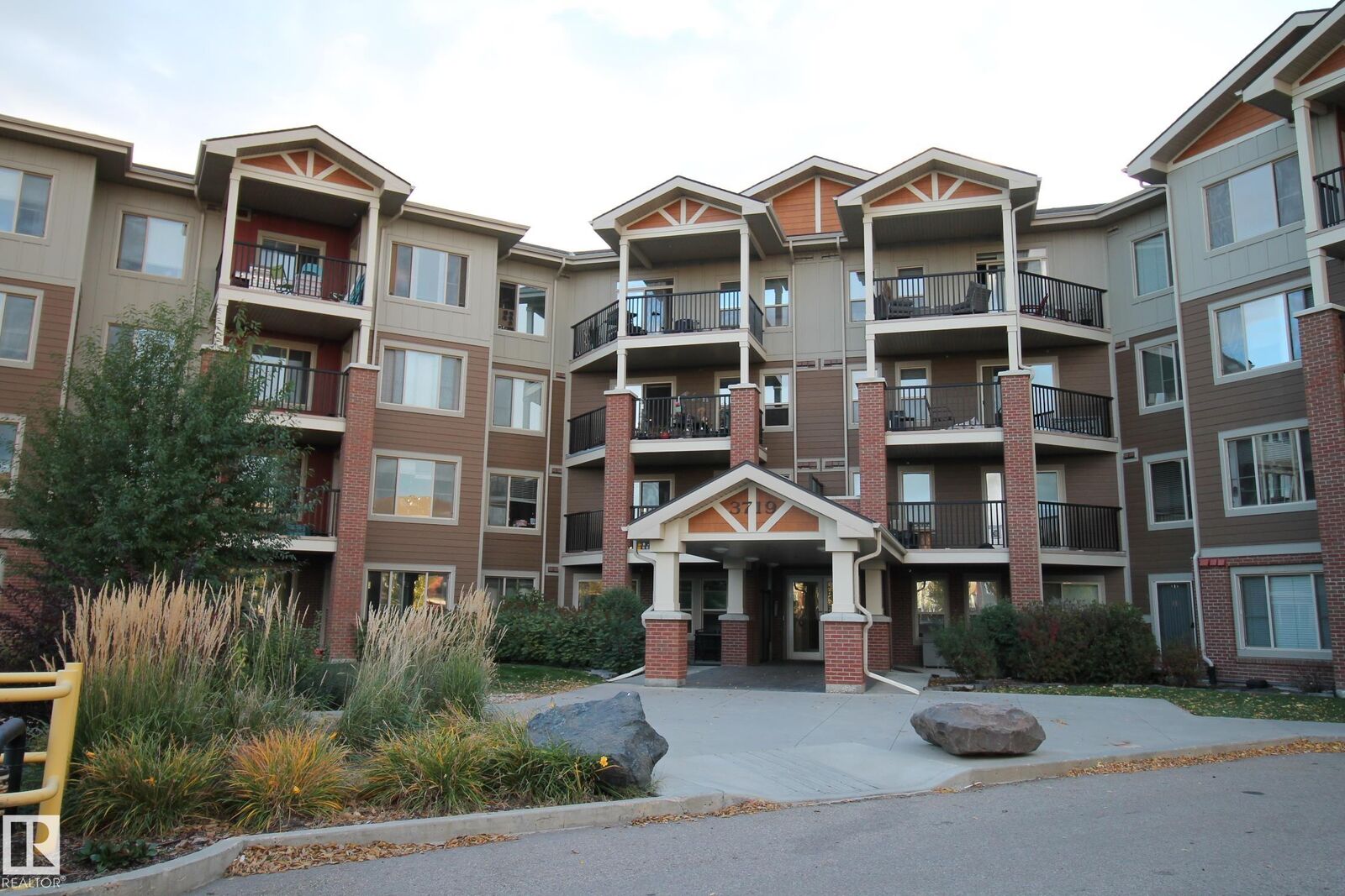 Property Photo:  3719 Whitelaw Lane NW 105  AB T6W 2C3 