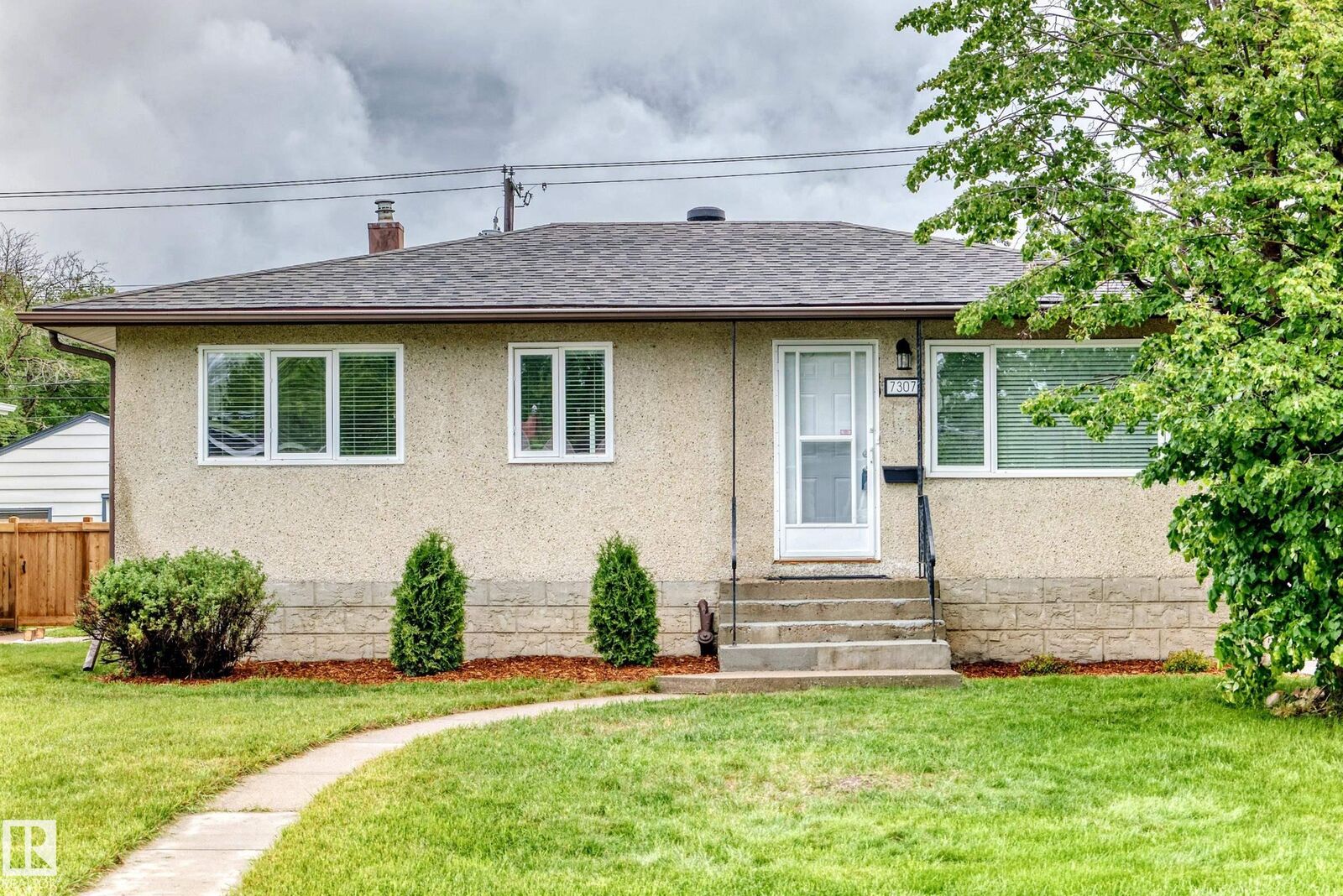 Property Photo:  7307 76 Street NW  AB T6C 0G5 