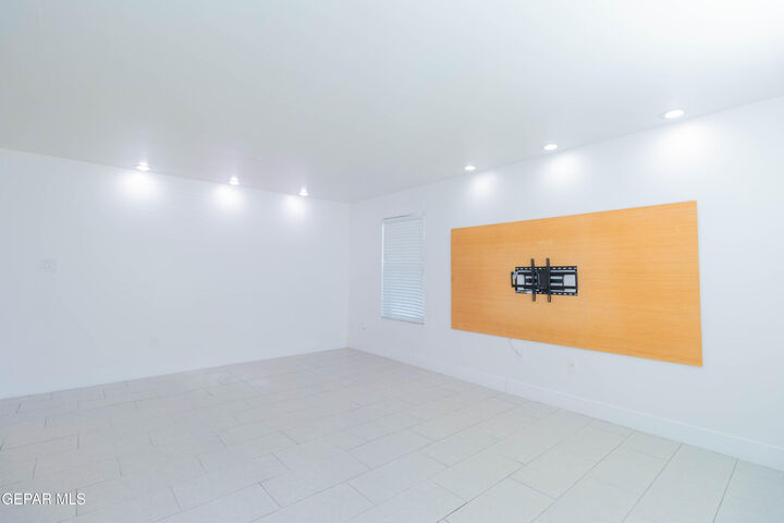 Property Photo:  716 Nazareno Street  TX 79928 