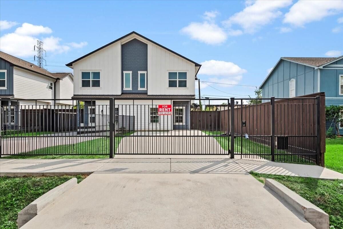 Property Photo:  2002 Lynnfield Unit B Street  TX 77093 