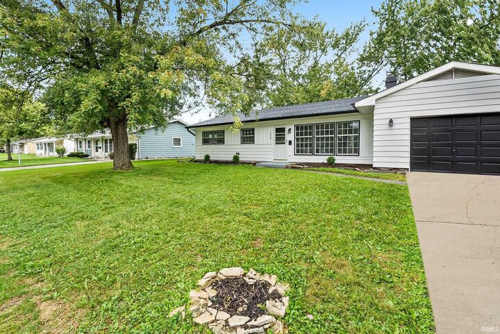 Property Photo: 7520 Kingsway Drive IN 46819-1721