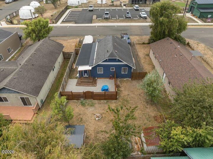 Property Photo: 365 NW Cedar Street OR 97394