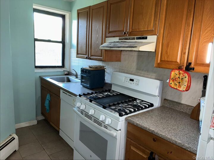Property Photo: 5 Oakdale Manor B22 NY 10901