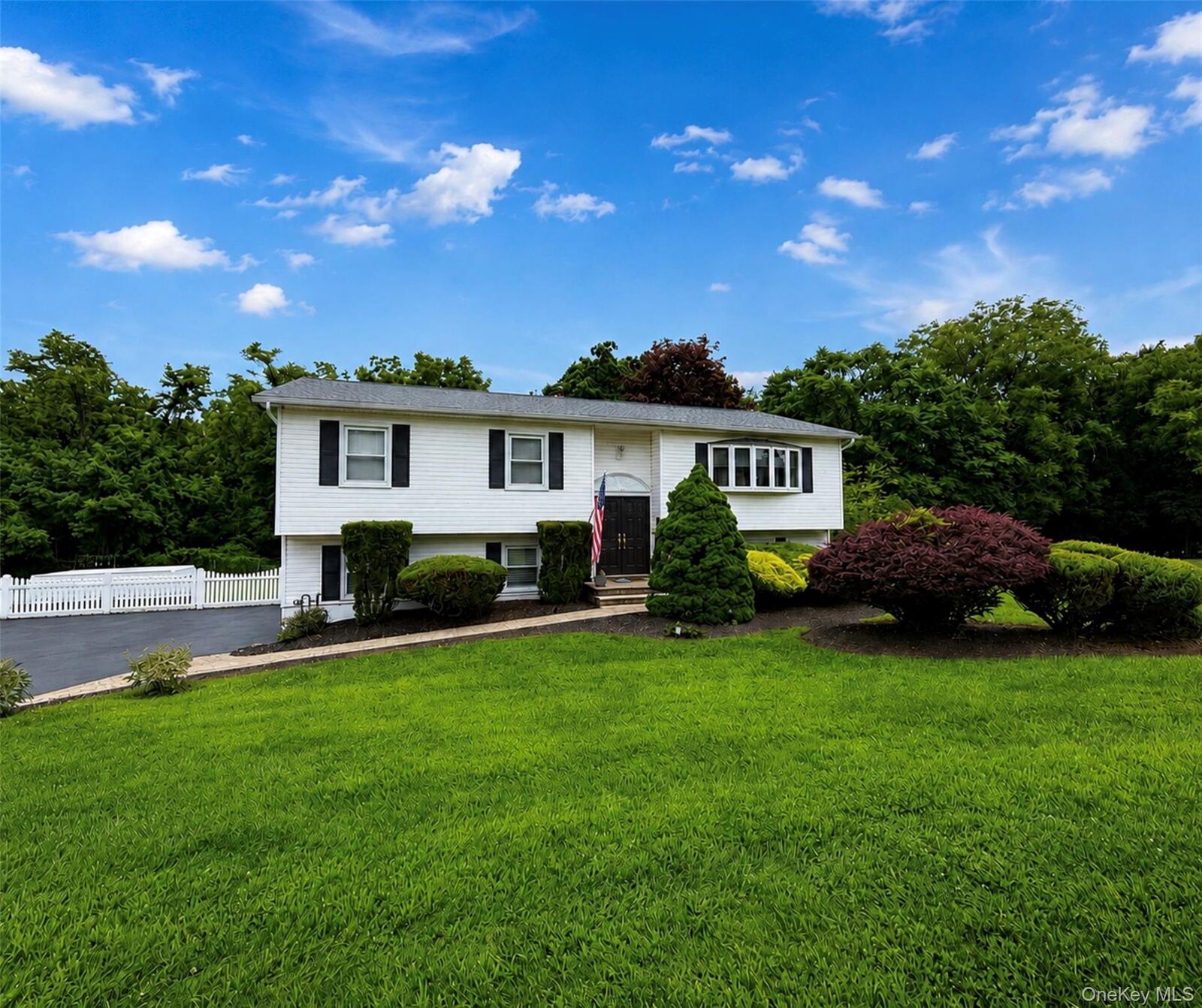 Property Photo:  5 Pine Drive  NY 10980 