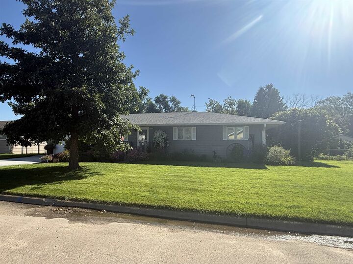 Property Photo:  319 N Grant Ave  NE 69143 