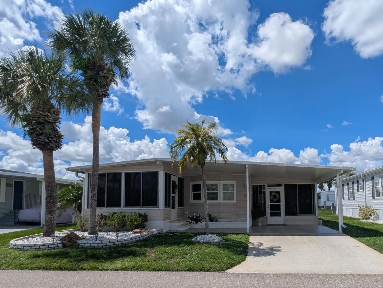 Property Photo: 2100 Kings Highway 137 FL 33980