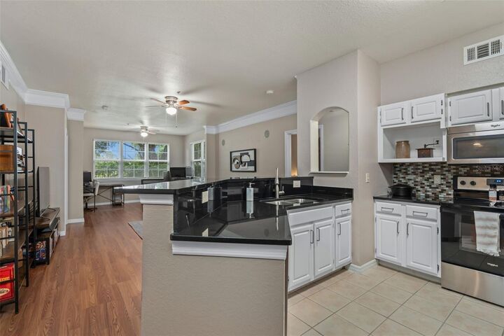 Property Photo:  6663 Queens Borough Avenue 104  FL 32835 