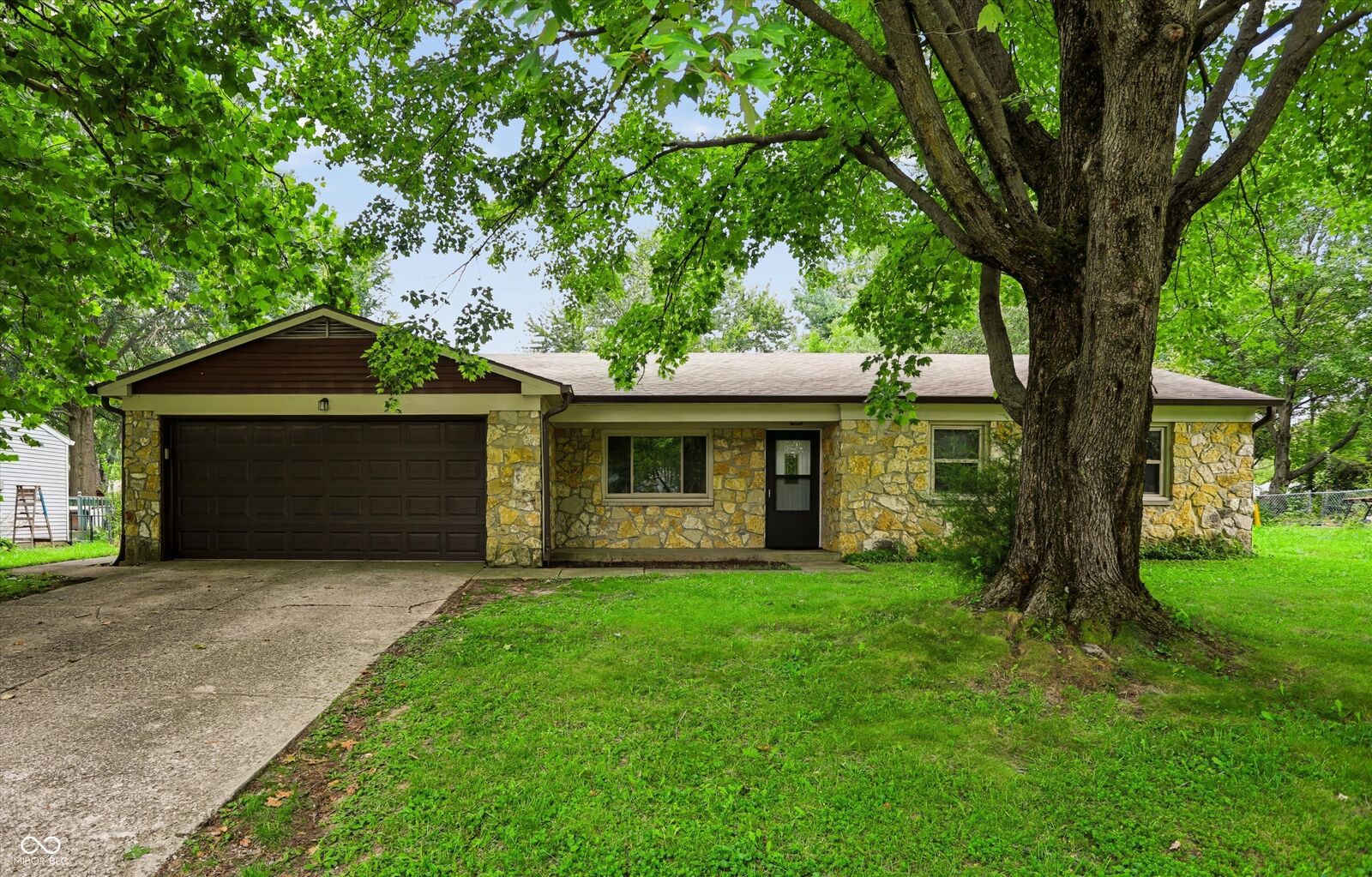 Property Photo:  1384 Countryside Lane  IN 46231 