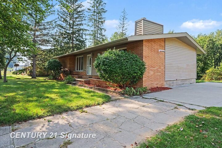 Property Photo:  886 W Walnut Street  MI 48655 