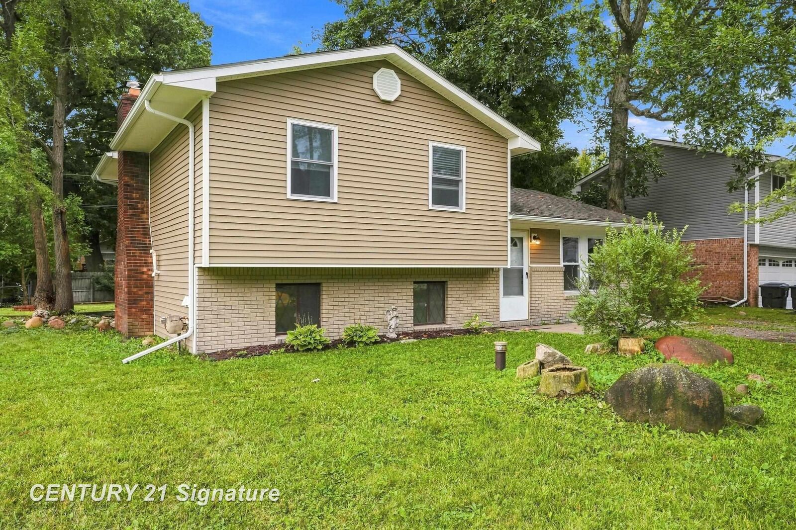Property Photo:  711 Harry Paul Drive  MI 48362 