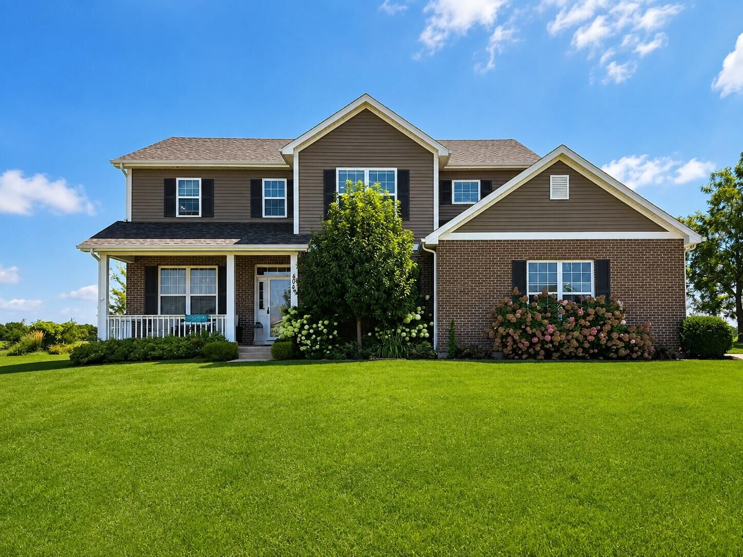 Property Photo:  401 Chesterfield Ct  WI 53191 