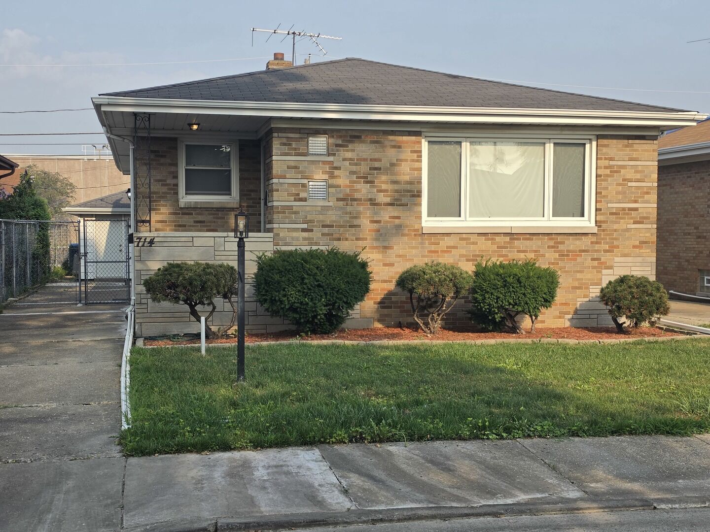 Property Photo:  714 May Street  IL 60409 