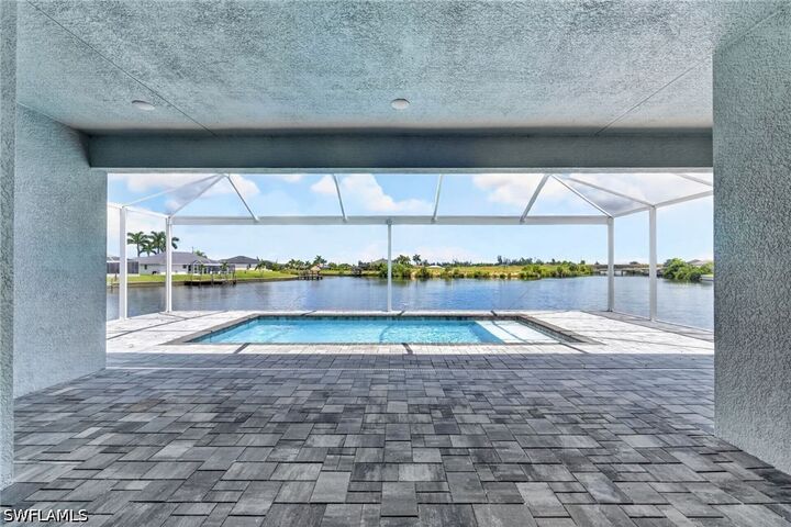 Property Photo: 913 NW 33rd Place FL 33993