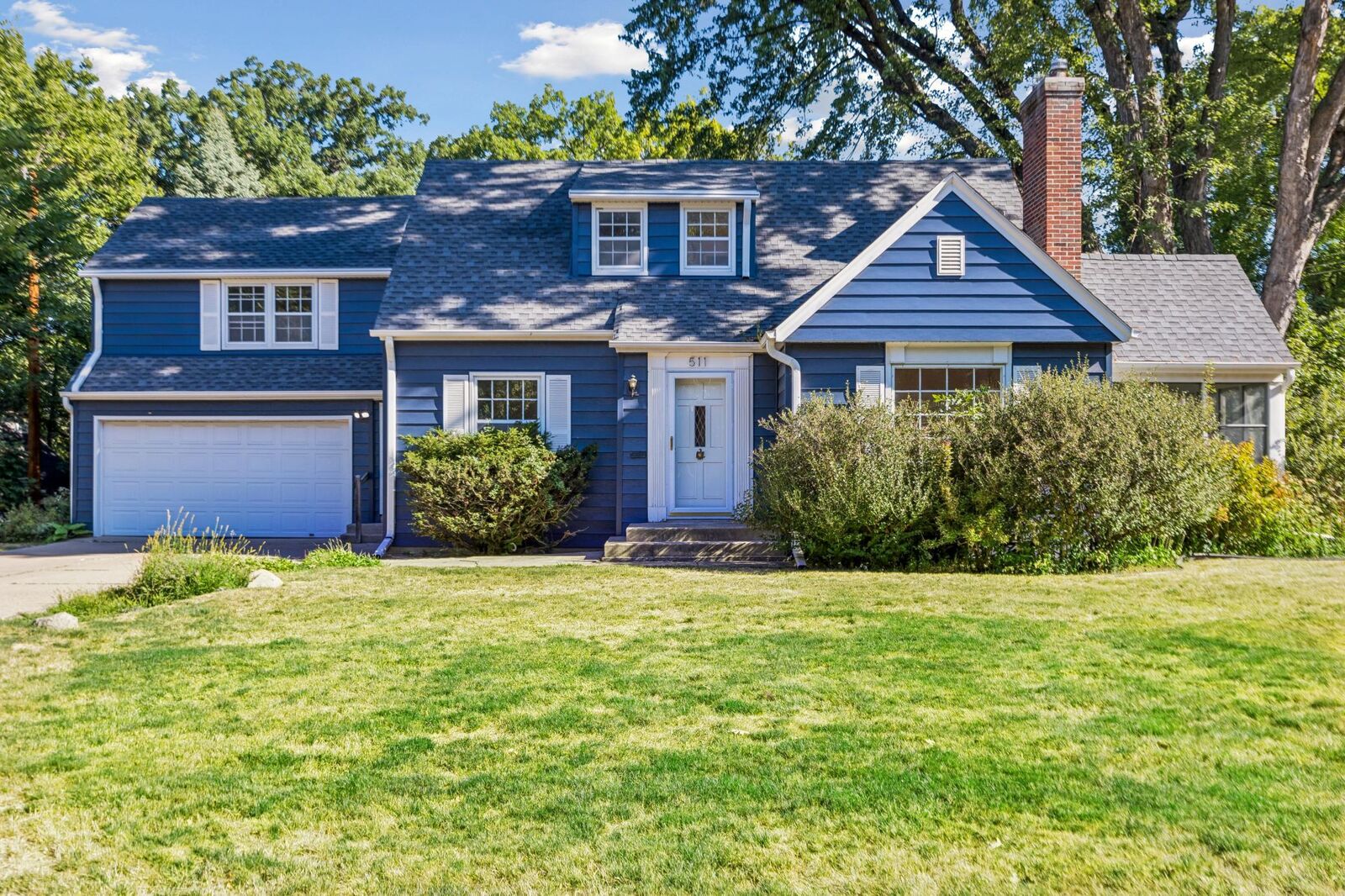 Property Photo:  511 Janalyn Circle  MN 55416 