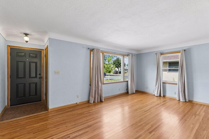 Property Photo:  1554 Chamber Street  MN 55106 