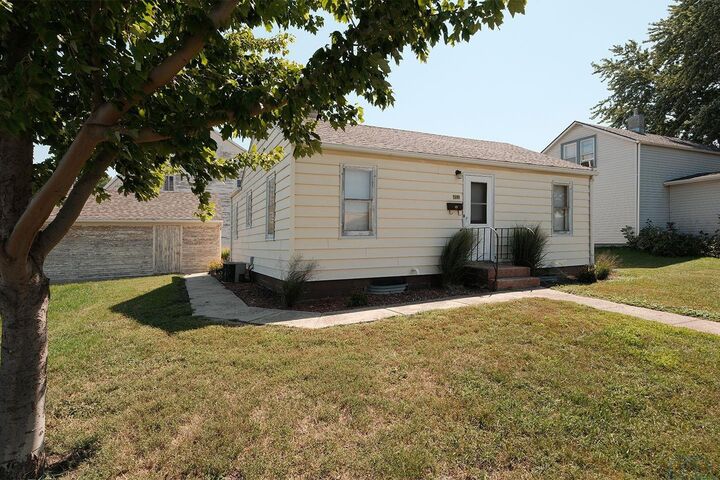 Property Photo: 452 1st Avenue NW IA 51250
