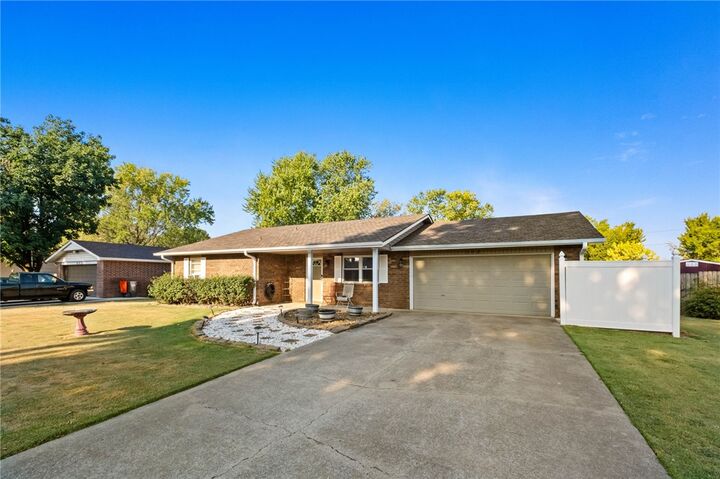 Property Photo: 604 Andy Street AR 72762