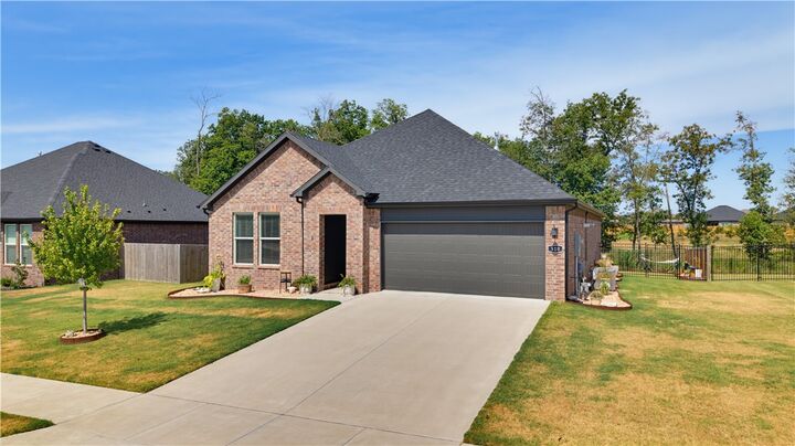 Property Photo: 510 W Branta Street AR 72730
