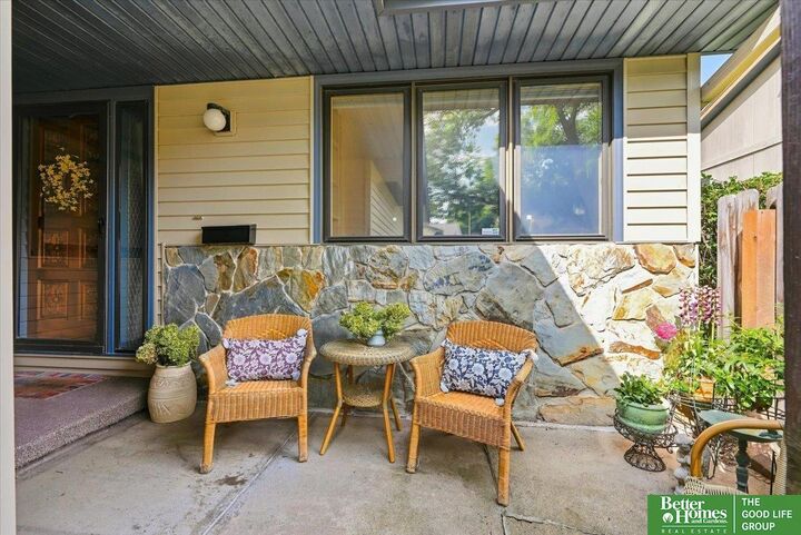 Property Photo:  1858 N 94th Plaza  NE 68114 