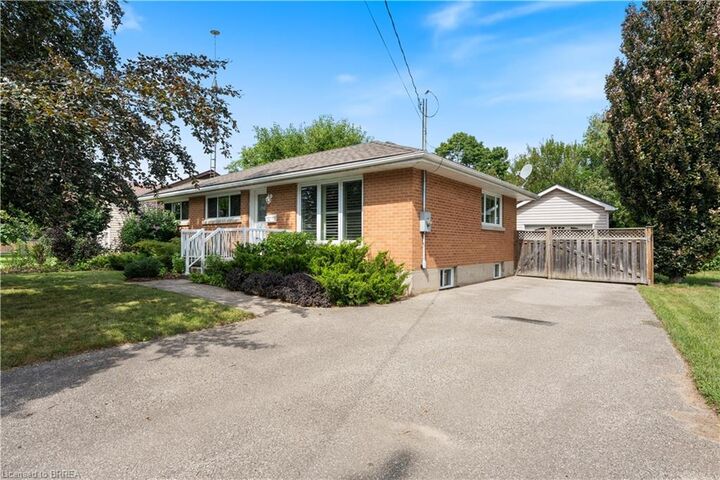Property Photo:  25 Wayne Drive  ON N3R 2Y6 