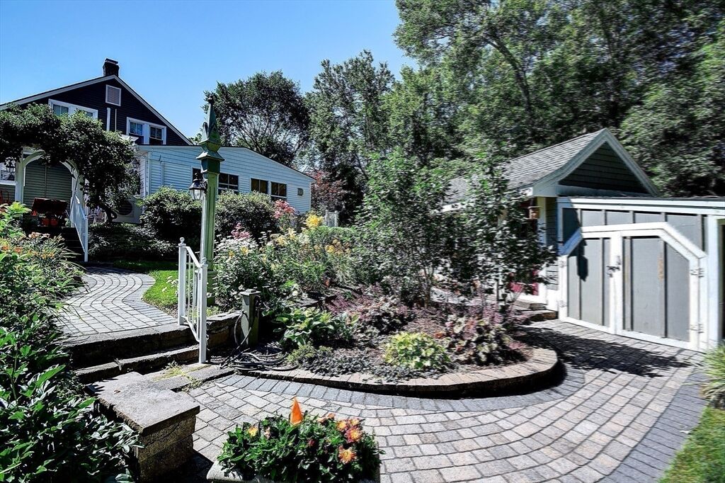 Property Photo: 647 Main St B MA 01537