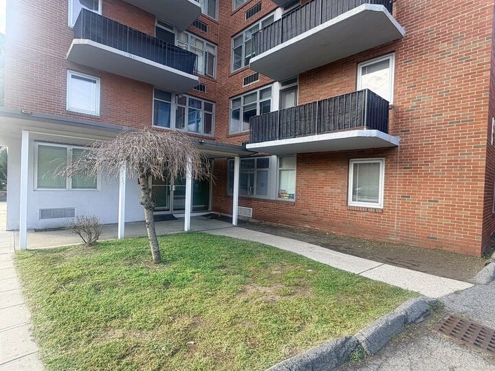 Property Photo:  125 Trapelo Road 10  MA 02478 