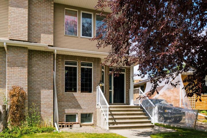 Property Photo:  256 43 Avenue NW  AB T2K 0H6 