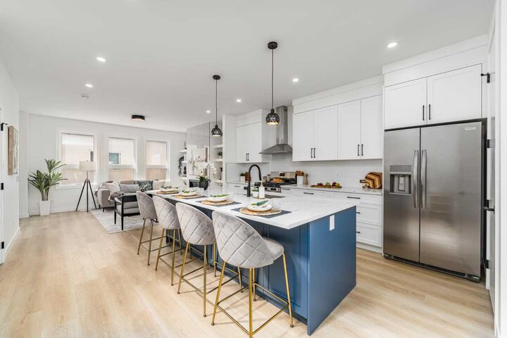 Property Photo:  423 Hendon Drive NW  AB T2K 2A1 