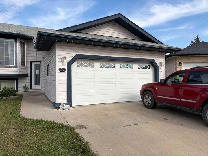 Property Photo:  24 Pleasant Park Court W  AB T1R 1H3 
