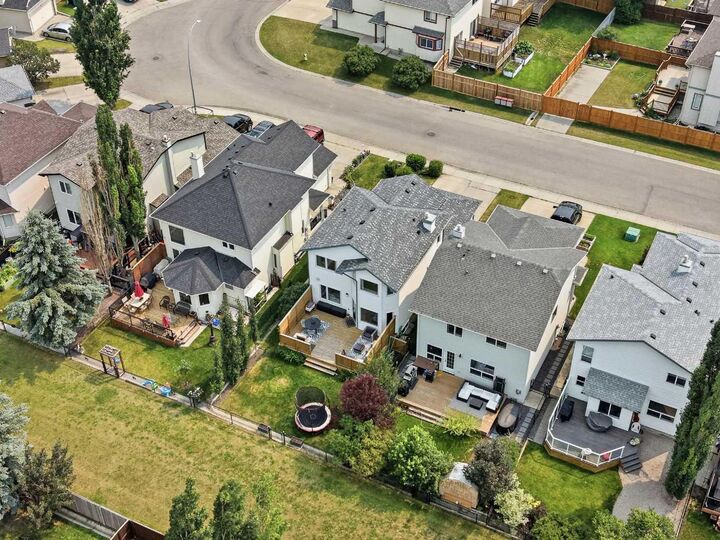 Property Photo:  321 Douglas Ridge Circle SE  AB T2Z 3H5 