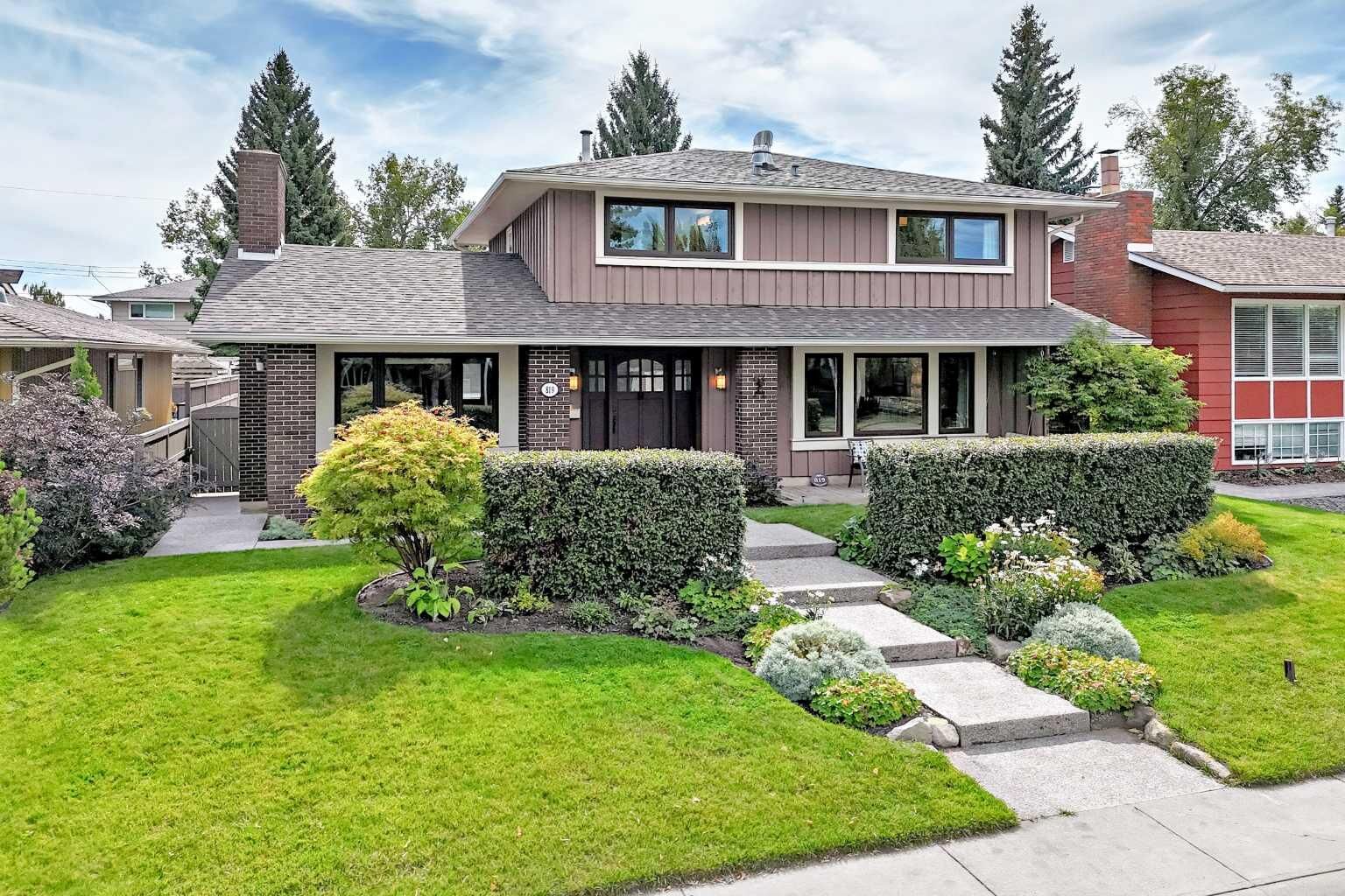 Property Photo:  819 Parkwood Drive SE  AB T2J 3W6 