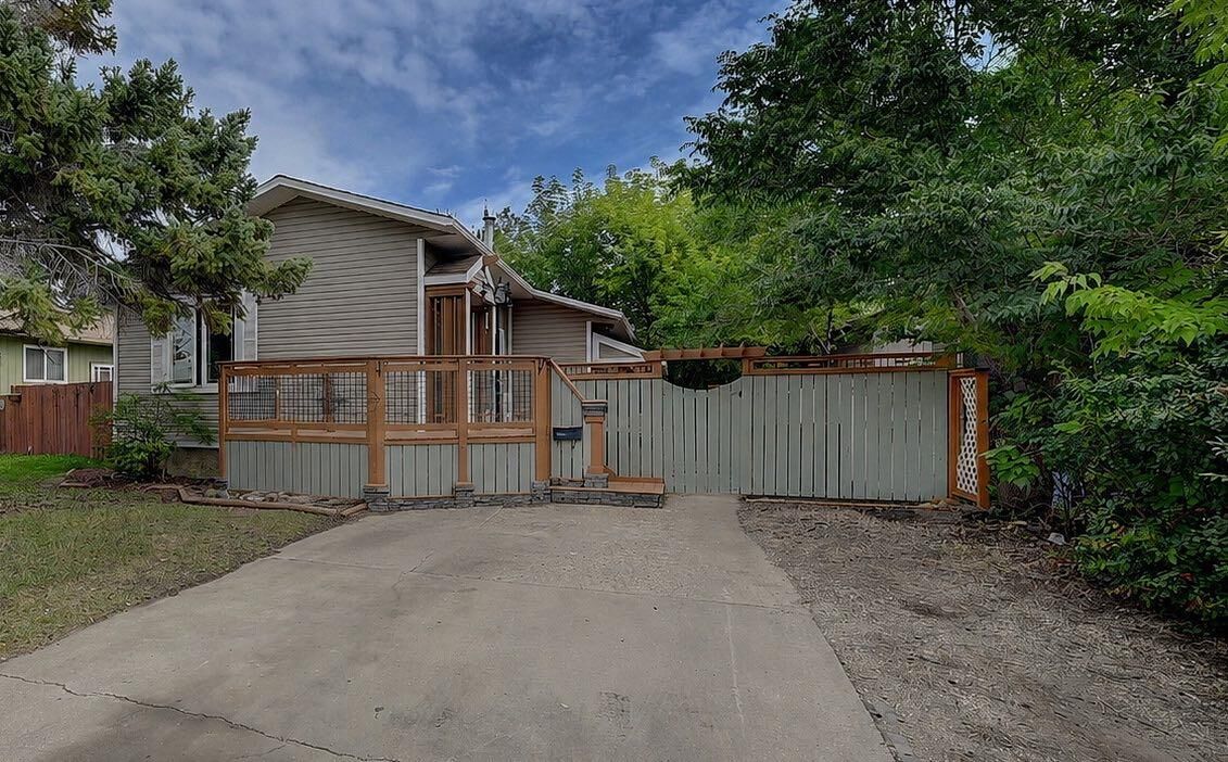 Property Photo: 7309 Patterson Drive AB T8V 5H1