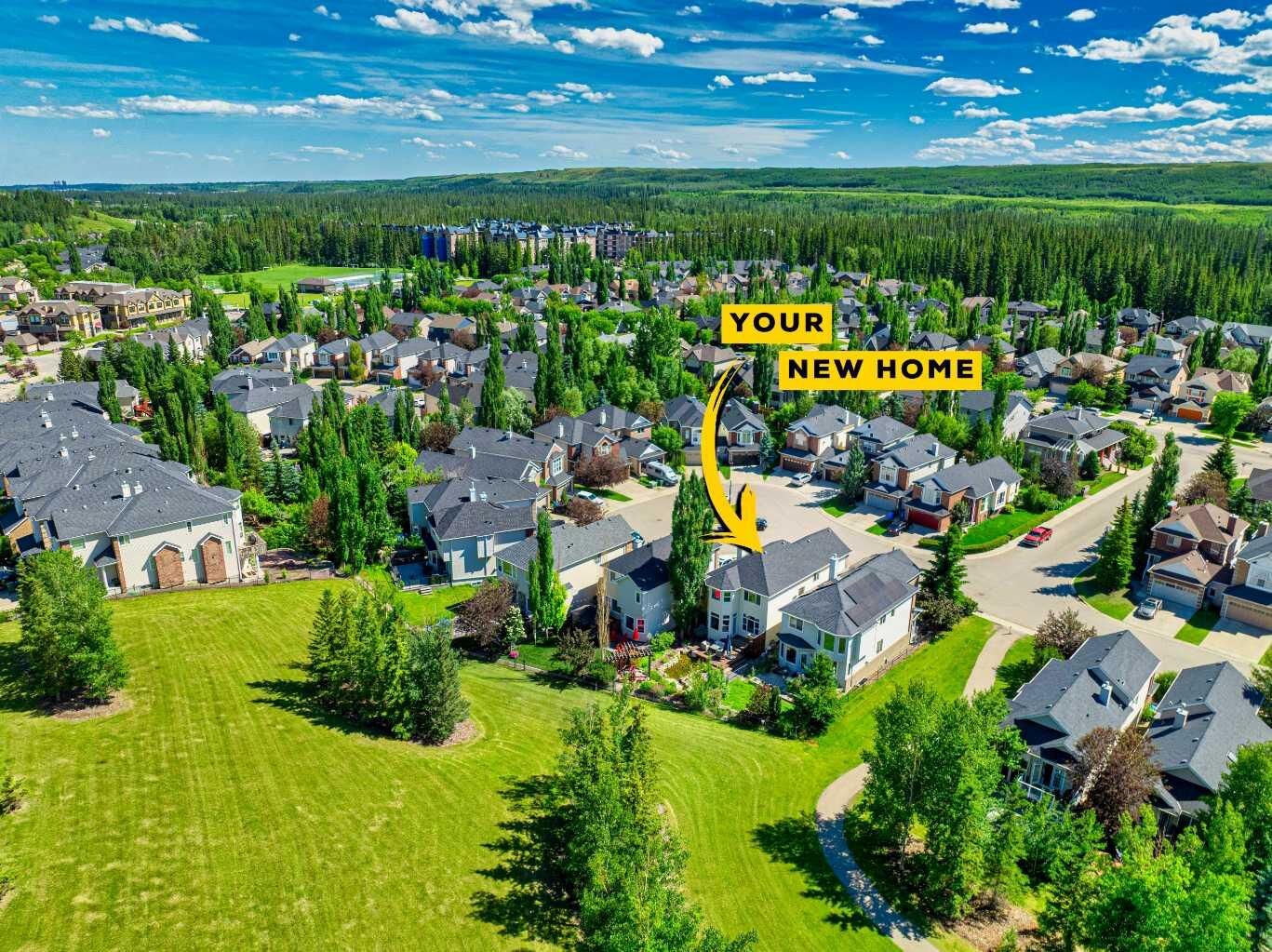 Property Photo:  30 Discovery Ridge Gardens SW  AB T3H 5L6 